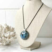 Load image into Gallery viewer, LABRADORITE PENDANT NECKLACE