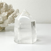 Load image into Gallery viewer, CLEAR QUARTZ POINT