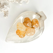 Load image into Gallery viewer, CLEAR QUARTZ LEAF BOWL