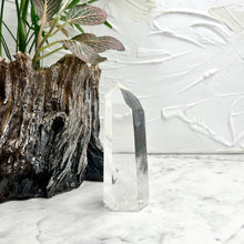 Load image into Gallery viewer, CLEAR QUARTZ A GRADE POINT