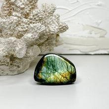 Load image into Gallery viewer, LABRADORITE MINI FREEFORM