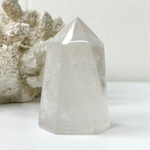 Load image into Gallery viewer, CLEAR QUARTZ POINT