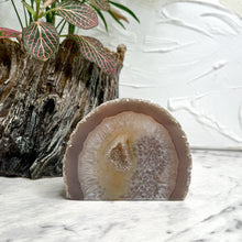 Load image into Gallery viewer, AGATE DRUZY GEODE