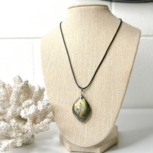 Load image into Gallery viewer, LABRADORITE PENDANT NECKLACE