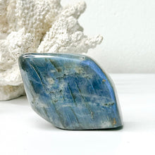 Load image into Gallery viewer, LABRADORITE SMALL FREEFORM