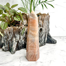 Load image into Gallery viewer, PEACH MOONSTONE POINT