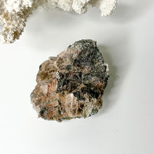 Load image into Gallery viewer, MUSCOVITE MICA SPECIMEN