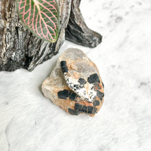 Load image into Gallery viewer, TOURMALINE IN QUARTZ ROUGH