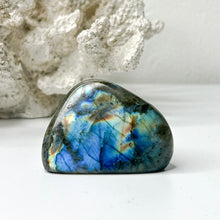 Load image into Gallery viewer, LABRADORITE SMALL FREEFORM
