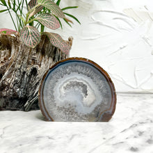 Load image into Gallery viewer, AGATE DRUZY GEODE