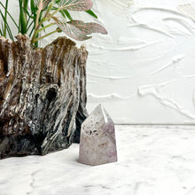 Load image into Gallery viewer, INCLUDED QUARTZ POINT