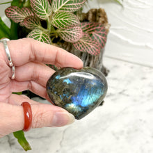Load image into Gallery viewer, LABRADORITE HEART