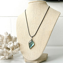 Load image into Gallery viewer, LABRADORITE PENDANT NECKLACE