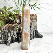 Load image into Gallery viewer, PEACH MOONSTONE POINT