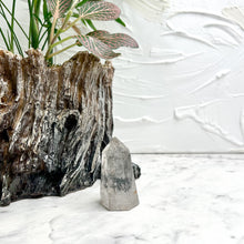 Load image into Gallery viewer, INCLUDED QUARTZ POINT