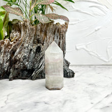 Load image into Gallery viewer, FLUORITE POINT