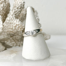 Load image into Gallery viewer, CLEAR QUARTZ RING