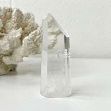 Load image into Gallery viewer, CLEAR QUARTZ POINT