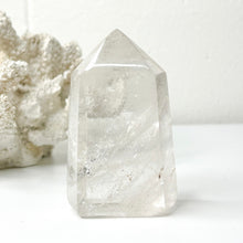 Load image into Gallery viewer, CLEAR QUARTZ POINT