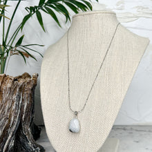 Load image into Gallery viewer, MOONSTONE PENDANT NECKLACE