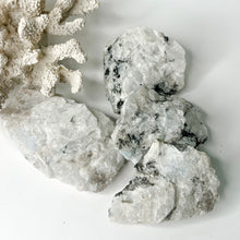 Load image into Gallery viewer, RAINBOW MOONSTONE ROUGH