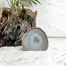 Load image into Gallery viewer, AGATE DRUZY GEODE
