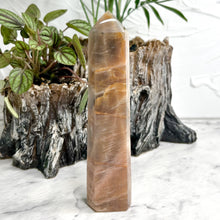 Load image into Gallery viewer, PEACH MOONSTONE POINT