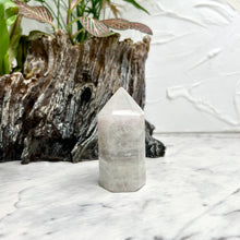 Load image into Gallery viewer, FLUORITE POINT