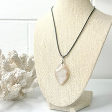Load image into Gallery viewer, PEACH MOONSTONE PENDANT