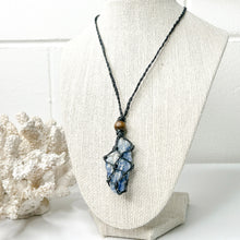 Load image into Gallery viewer, BLUE KYANITE MACRAME NECKLACE