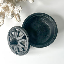 Load image into Gallery viewer, CAULDRON CAST IRON CUTWORK