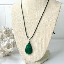 Load image into Gallery viewer, MALACHITE PENDANT NECKLACE