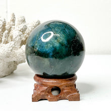 Load image into Gallery viewer, LABRADORITE SPHERE