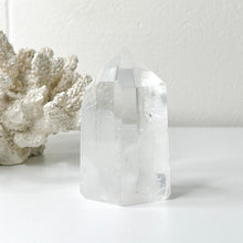 Load image into Gallery viewer, CLEAR QUARTZ POINT