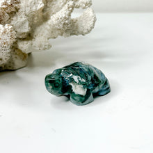 Load image into Gallery viewer, CRYSTAL TURTLE CARVING