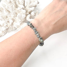 Load image into Gallery viewer, CRYSTAL CHIP BRACELET