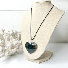 Load image into Gallery viewer, LABRADORITE PENDANT NECKLACE