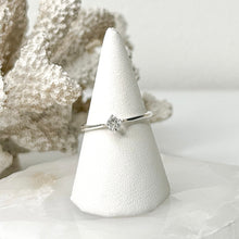 Load image into Gallery viewer, CLEAR QUARTZ RING