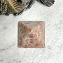 Load image into Gallery viewer, SUNSTONE PYRAMID