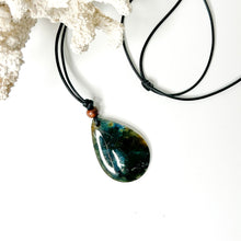 Load image into Gallery viewer, LABRADORITE PENDANT NECKLACE
