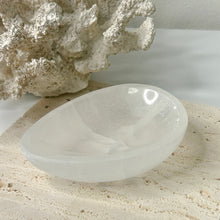 Load image into Gallery viewer, SELENITE TRIANGLE BOWL