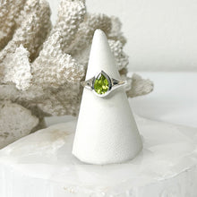 Load image into Gallery viewer, PERIDOT RING