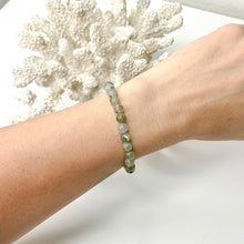 Load image into Gallery viewer, LABRADORITE BRACELET