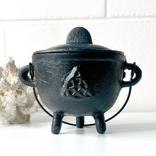 Load image into Gallery viewer, CAULDRON CAST IRON - TRIQUETRA
