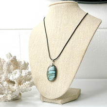 Load image into Gallery viewer, LABRADORITE PENDANT NECKLACE