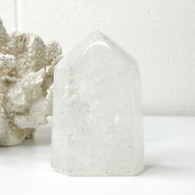 Load image into Gallery viewer, CLEAR QUARTZ POINT