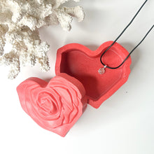 Load image into Gallery viewer, ROSE HEART TRINKET BOX
