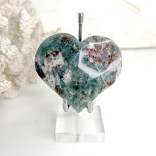 Load image into Gallery viewer, MAGIC STONE HEART - MADAGASCAR