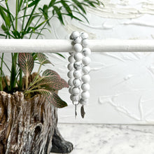 Load image into Gallery viewer, HOWLITE BRACELET