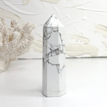 Load image into Gallery viewer, WHITE HOWLITE POINT